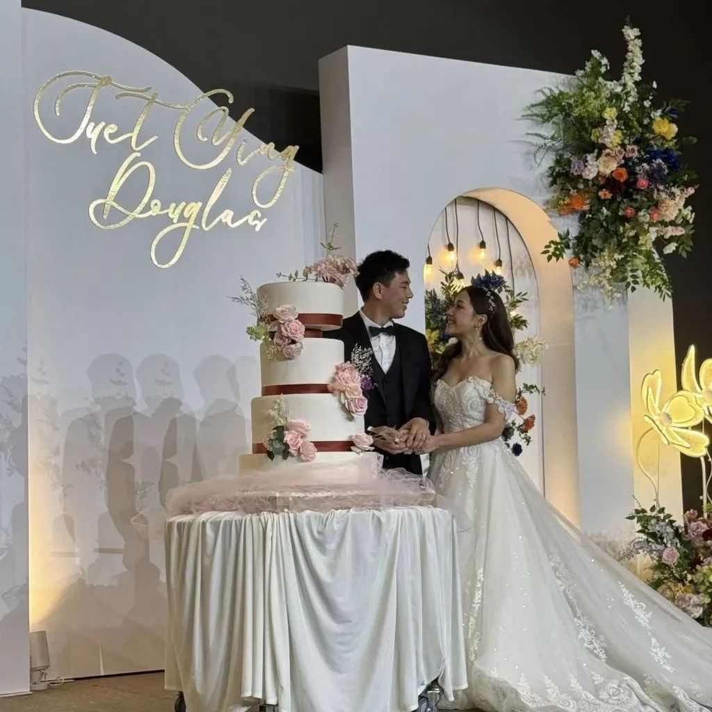 4月5日，王祖蓝的妹妹王祖红在酒店举行婚礼，多位艺人到贺。