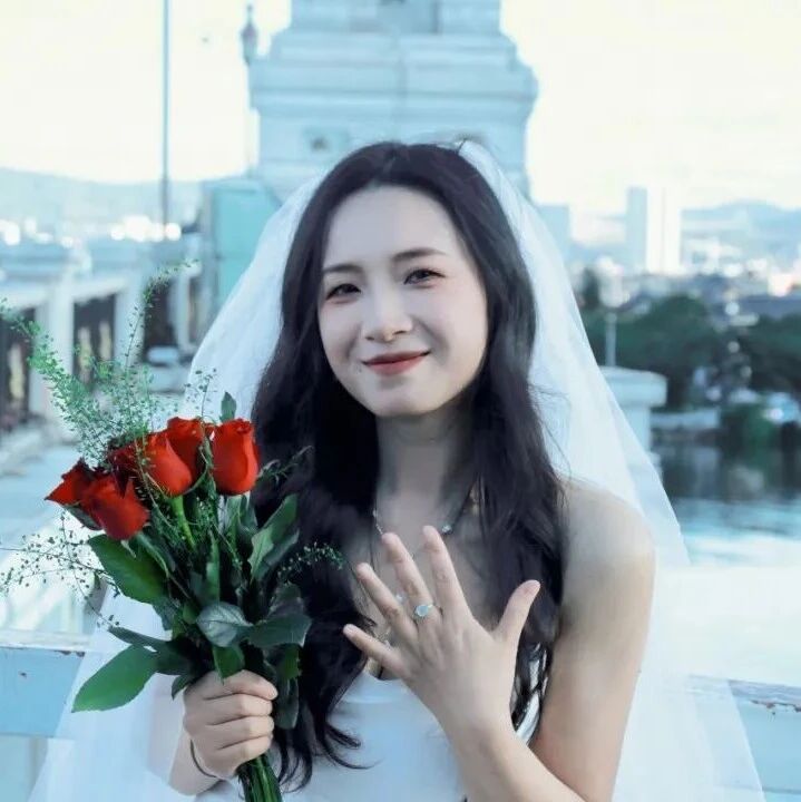 单人婚纱持续走红，不仅催生婚庆市场新风口，更解锁女性独立消费新场景，改写传统婚庆的消费逻辑。