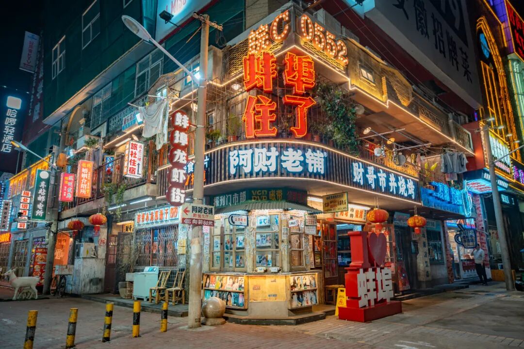 阿财老铺文化餐饮集团，旗下拥有3个主力品牌、8家门店、1条特色美食街区，致力打造城市文化餐饮体验地。