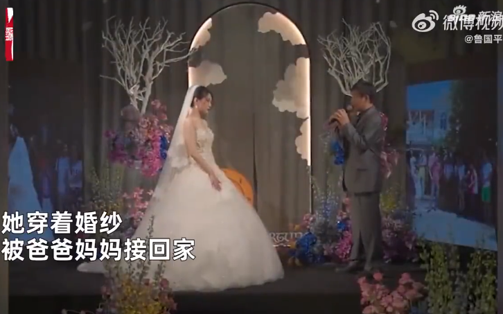 北京一女子穿婚纱办离婚典礼