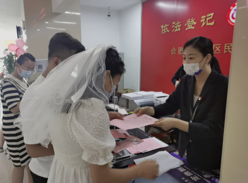 七夕遇冷！全国多地4.5万对新人登记结婚