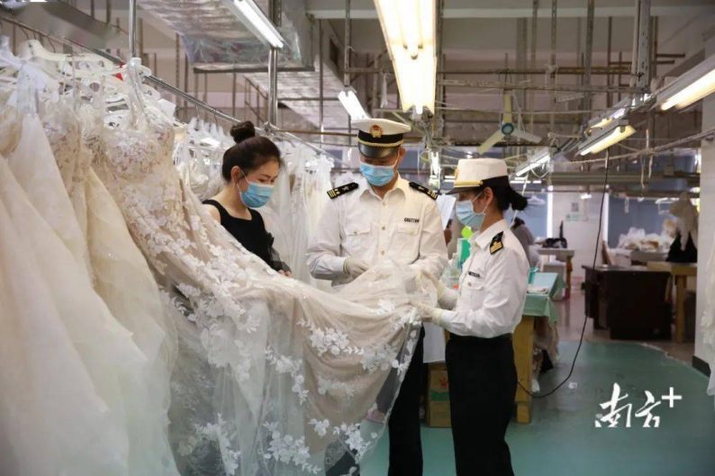 同比增长82.1%！潮州婚纱晚礼服出口量大增  第1张